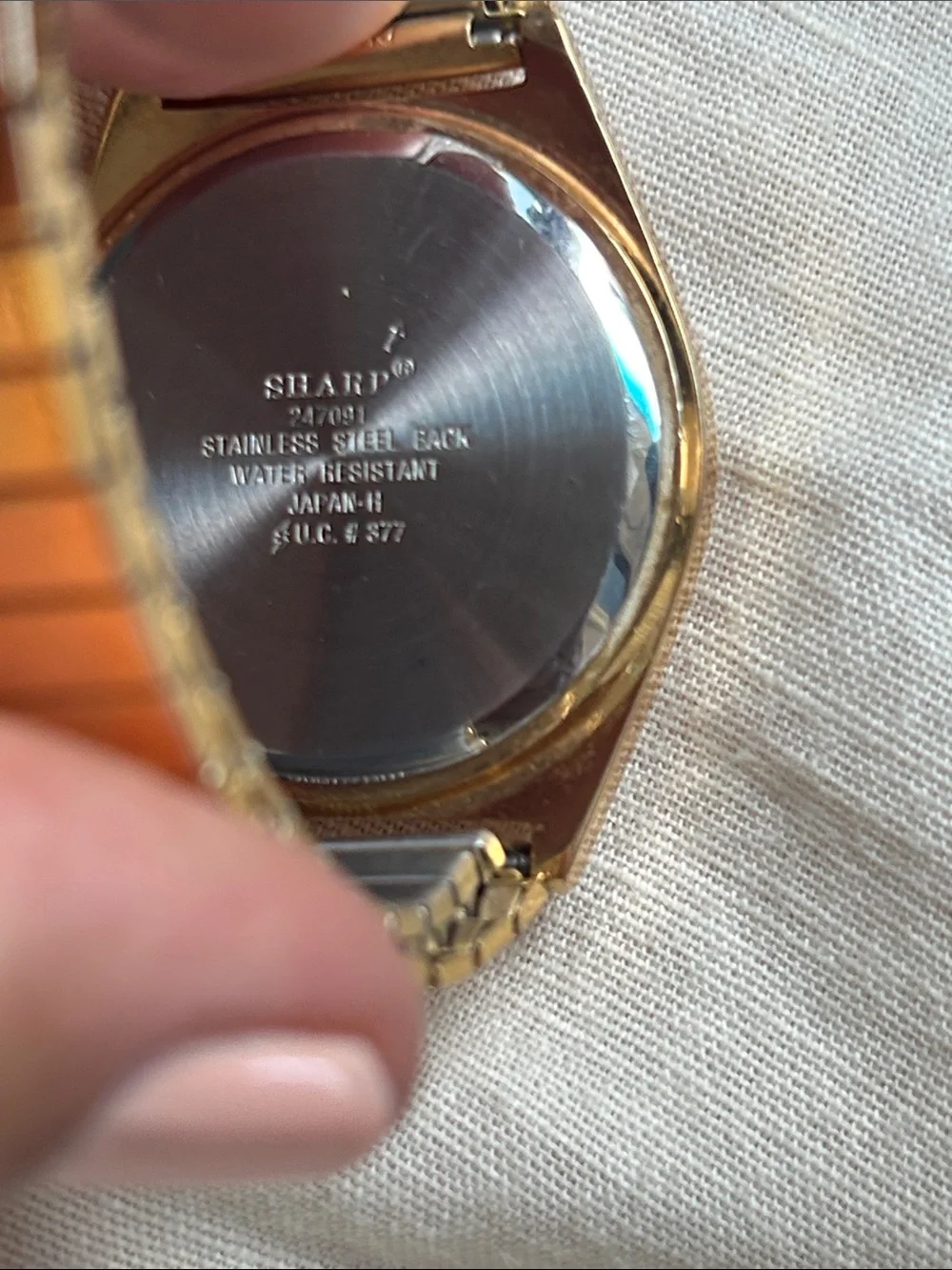Vintage Gold-Tone Men’s Quartz Watch with Blue Dial